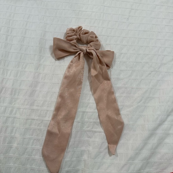 Light pink coquette style hair bow - Picture 2 of 2